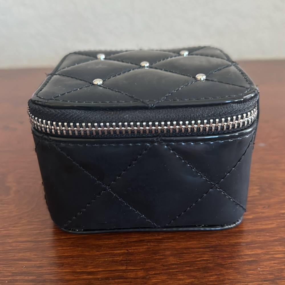 WHBM Women's Black Studded Quilted Jewelry Case OS NWT - Picture 8 of 13